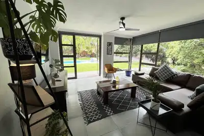 Image de Modern 4 sleeper private suite and access to beautiful garden and swimming pool