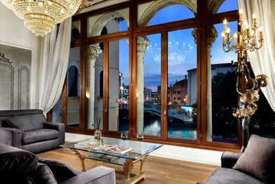Image de Swan Dolce Vita, Luxurious Venetian Getaway with Exclusive Amenities