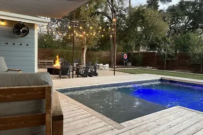 Image de Urban Oasis: Pool Retreat – Downtown, Acl & F 1