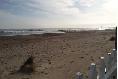 Image de Jolie petite maison près de la mer.