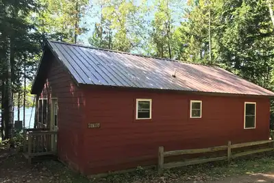 Image de Lakeside, Wisconsin Northwoods cabin with private dock. Pet friendly