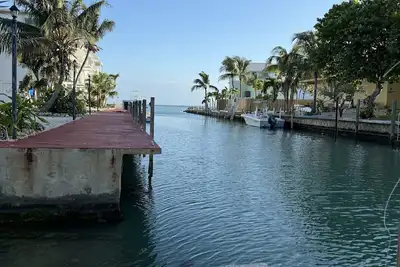 Image de Updated 1 bedroom/ 1 bathroom canal front duplex