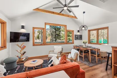 Image de Riverside Retreat | Refined Redstone Cottage