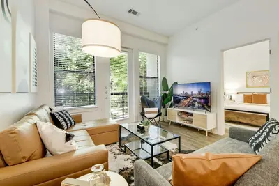 Image de Atx Style Getaway - Pool, Gym, Rooftop, Free Parking, Best Location!