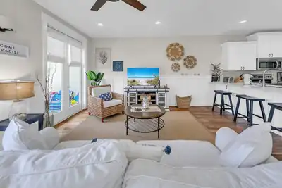 Image de Grand Isle 203 - Private beach access” across the street at 30a