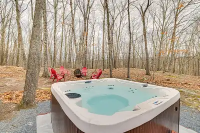 Image de Hot Tub & Game Room: Poconos Home Near Hiking