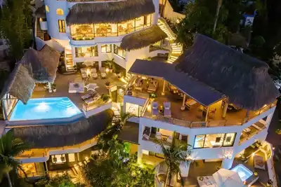 Image de New - Amapas Luxury 8-Bedroom Villa