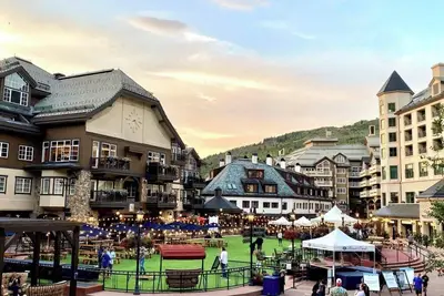Image de Luxe 2br residence in Bc Village - ski in/ski out, pool, hot tub, parking & more