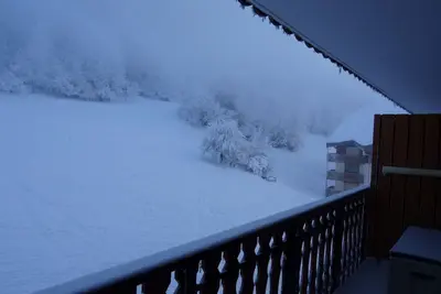 Image de Appartement chaleureux, ambiance montagne en front de neige
