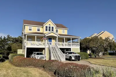 Image de A large, spacious, dog friendly, home located in gated Pirates Cove Marina.