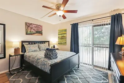 Image de Neat Condo - Short Walk to Uf!