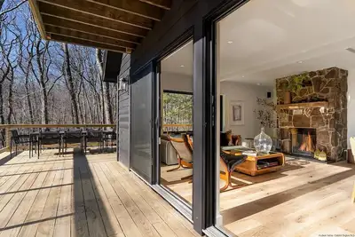Image de Chic Stream-side Chalet with Mountain View and Vintage Designer Furnishings