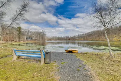 Image de Kayaks & Lake Access: Poconos Gem w\/ Hot Tub