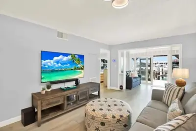 Image de Inter-coastal waterfront newly remodeled condo with boat lift! Bring your boat!