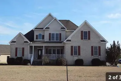 Image de Elegance & Comfort: Your Greenville Escape