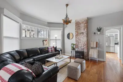 Spacious Historic Manor W\/ Modern aesthetics. Best Location: Walk to Blackstone