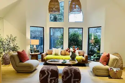 Image de St. Helena luxury and chic townhouse, sunny, private and best walking location.