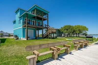 Image de The Lodge on Salt Lake - Brand New House Construction ~ Gorgeous Waterview
