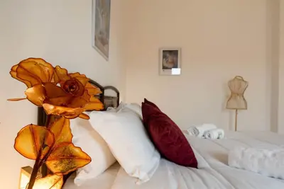 Image de Surrealist reverie in Verona | self check-in