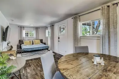 Image de Hot Tub Pet Friendly Bungalow Central Downtown