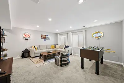 Image de Spacious, Stylish, & Perfect for Families! Centrally Located Near Everything!
