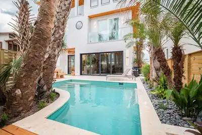 Image de Modern Family Luxury w/ Ocean Views & Heated Pool