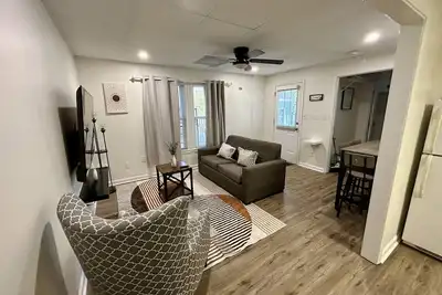 Image de New Basement Apartment in House!