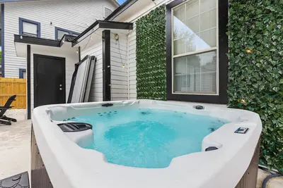 Image de Hot Tub & Game Room near Downtown & the Riverwalk!