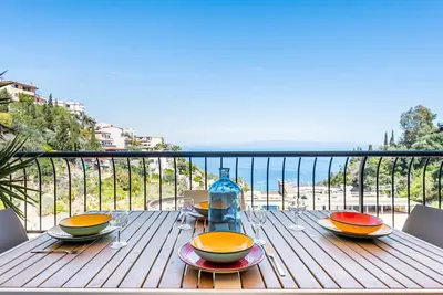 Lovely Sea View Apartment - Swimming Pool