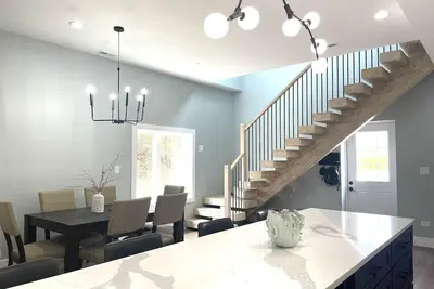 Image de New house with pickle ball court game room 5 min Bass Lake Knox Indiana!