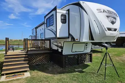 Image de Family Beach Getaway Luxury 5th Wheel-Sleeps 7