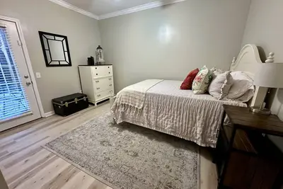 Image de Chic 2br/2ba Condo - Ideal Derby Weekend Escape!