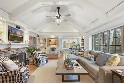 Image de Fontana Lakeside Haven |Pier Acces |Screened-in Porch |Fireplace |Fire Pit |Lawn Games |Monthly Stay