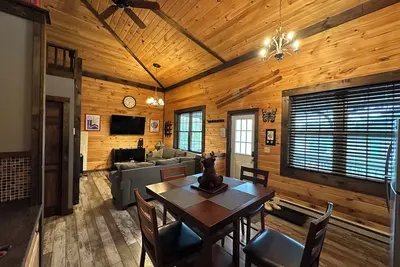 Image de 2br Adk Style Condo #9 - Walk to Main St and Mirror Lake