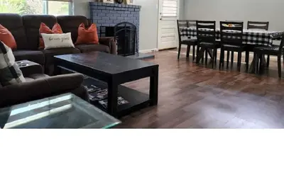Image de Steps to Disneyland & Convention Center with stocked kitchen, Bbq, game room.