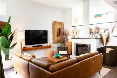 Image de Charming Townhome in the 'Jewel of San Diego Hills' with hot tub, pool, and gym!