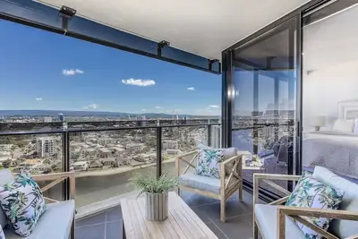 Image de Expansive river and hinterland views from the 19th floor!