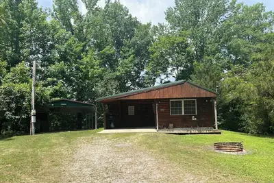 Image de Quiet cabin on the lake! 5 minutes from many outdoor adventures and Siuc!