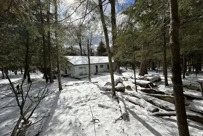 Image de Just Minutes from downtown Harbor Springs. 3 bedroom home.