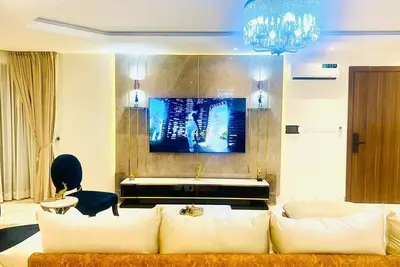 Image de Beautiful 2 bed flat in much sought after estate