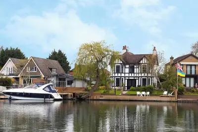 Image de Large RiverSide House in Wraysbury, Staines