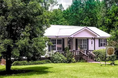 Image de A cozy, scenic country cottage in Metter, and near Gsu and Savannah.