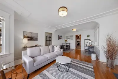 Image de 2 Bedroom, 1 Bath Located Just Steps Away From Piedmont Ave