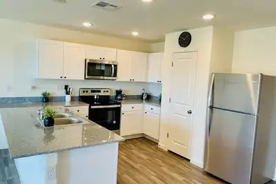 Image de Newly Built 4 Bed Home near the river-centrally located near shopping and dining