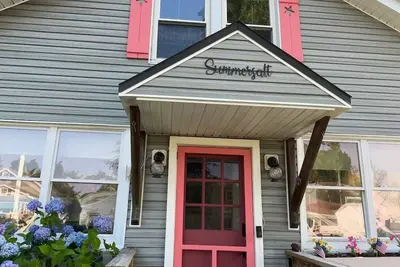 Image de Summersalt Madison: New England shoreline charm 2-3 minutes from private beach