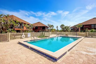 Image de 3-Bedroom Villa with Breathtaking Gulf Views & Rooftop Sundeck | Private Beach - Signal Inn 17