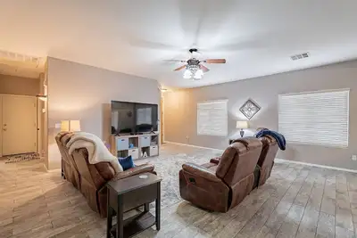 Image de Large 3 Br Home On Golf Course W\/ Pool