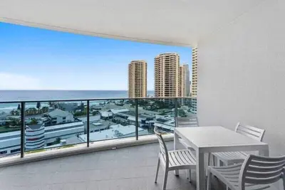 Image de Luxurious ocean views in the city centre!