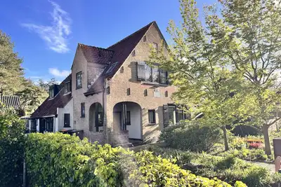 Image de Ruime Villa met Grote Tuin aan de Voet van de Schoorlse Duinen
