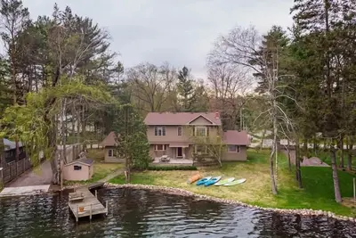 Image de -Lake House Vacation Sleeps 12, Private Dock